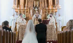 Ślub kościelny bez bierzmowania? Poznaj zasady i możliwe rozwiązania.