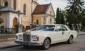 Samochód na ślub: Klasyka, luksus, retro? Wybierz swoje auto marzeń