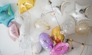 Gdzie napełnić balony helem? Poradnik: miejsca, ceny, wskazówki