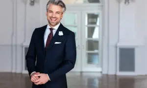 Jaki kolor koszuli na wesele? Pan Młody, gość i czarna koszula