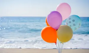 Ile unoszą się balony z helem? Poradnik i triki trwałości