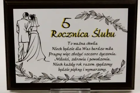 5. rocznica ślubu: Drewniane Gody. Prezenty, życzenia i inspiracje