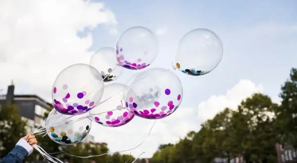 Ile wytrzyma balon z helem? Lateks vs. folia i porady eksperta