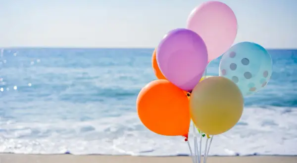 Ile unoszą się balony z helem? Poradnik i triki trwałości