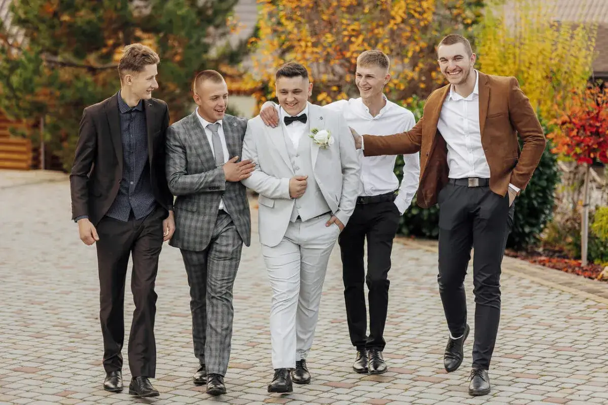 Eleganckie stylizacje gości weselnych