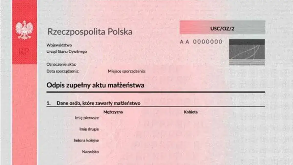 stos dokumentów do ślubu, dowody osobiste, akty urodzenia