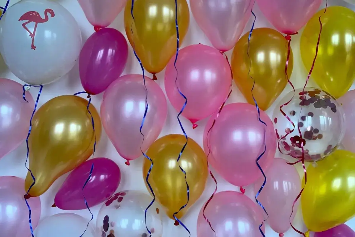 różne rodzaje balonów lateksowych i foliowych
