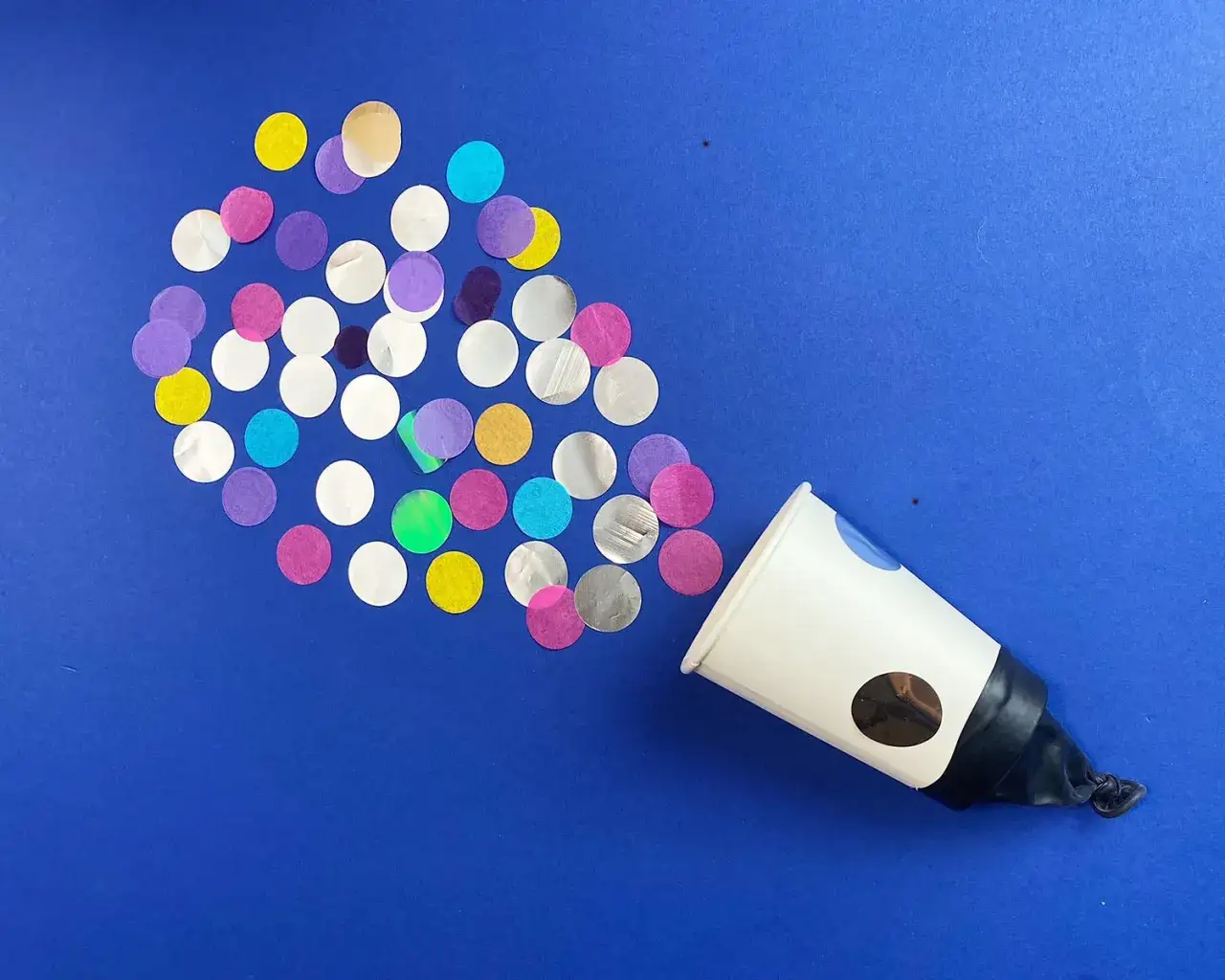 DIY projekty z konfetti ozdabianie przedmiotów