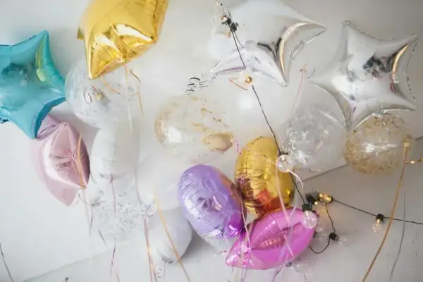 Gdzie napełnić balony helem? Poradnik: miejsca, ceny, wskazówki