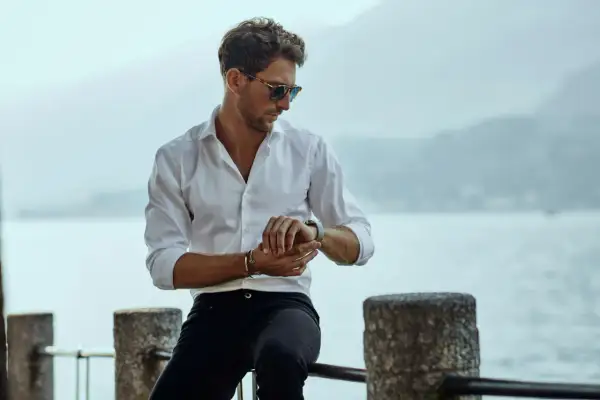 Sportowa elegancja na wesele? Stylowy look bez garnituru!