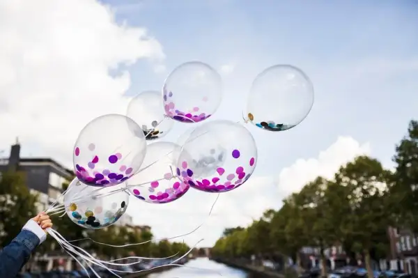 Ile wytrzyma balon z helem? Lateks vs. folia i porady eksperta