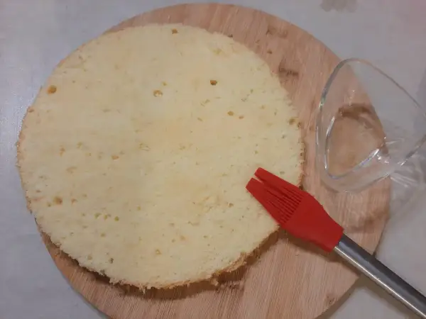 Jak zrobić idealny poncz do tortu? Sekret wilgotnego biszkoptu