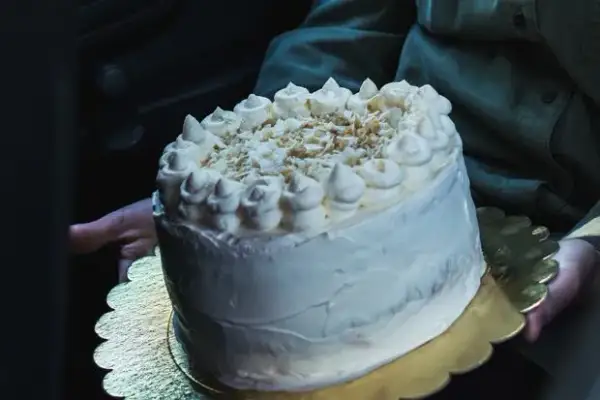 Jak bezpiecznie przewieźć tort bez pudełka? Triki DIY!
