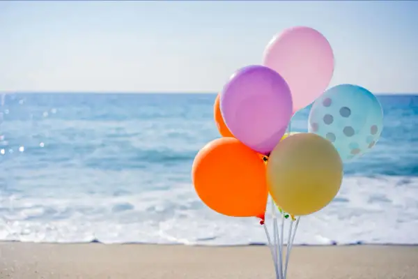 Ile unoszą się balony z helem? Poradnik i triki trwałości